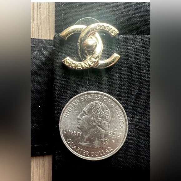 CHANEL CC PARIS Turnlock Earrings,engraved Chanel Paris - Picture 4 of 4